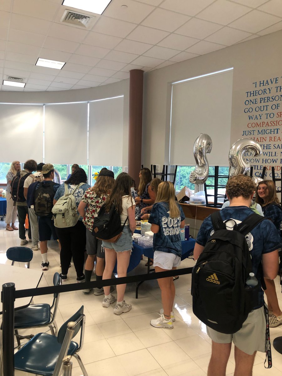 BowHighSchool's tweet photo. Thank you parents for organizing the senior breakfast. The students really enjoyed it! https://t.co/yMkJsSVZjG