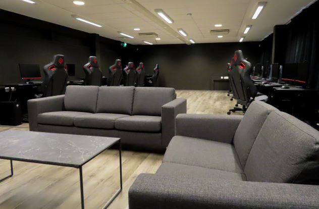 Etsittekö joukkueenne tai kaveriporukanne kanssa bootcamp-tilaa, jonka läheisyydestä löytyy myös majoitus, ruokailu ja sauna?

Varatkaa nyt uusi, laadukas ja viihtyisä pelitila käyttöönne!

Lisätiedot: tanhuvaara.fi/liikunta-ja-hy…

Pyydä tarjous: myynti@tanhuvaara.fi

#esportsfi