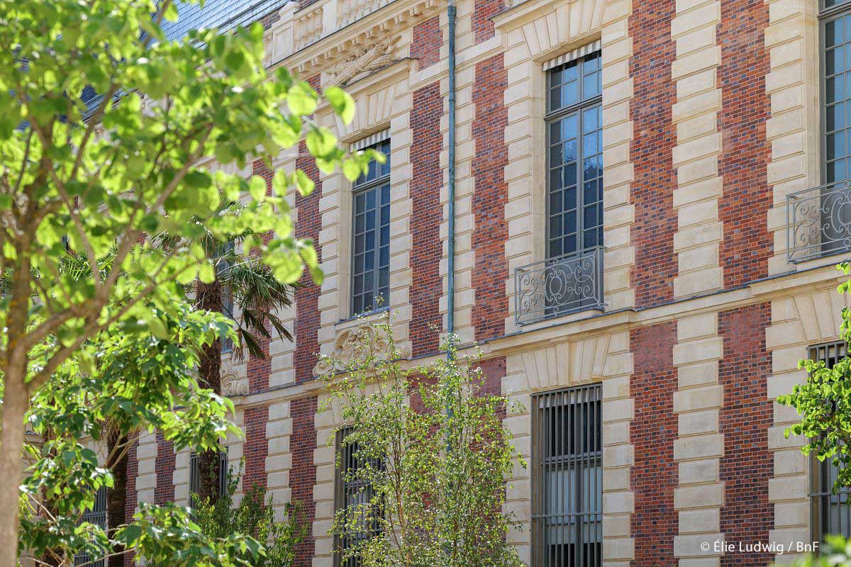 laBnF's tweet photo. J-12 avant la réouverture de @laBnF sur le site Richelieu ! Jusqu’au 17 septembre, nous ouvrons une porte par jour du berceau historique de la Bibliothèque nationale de France.

🚪 La nouvelle entrée au 5 rue Vivienne sera accessible à tous : lecteurs, visiteurs ou promeneurs ! https://t.co/Z4nwDXPiF6