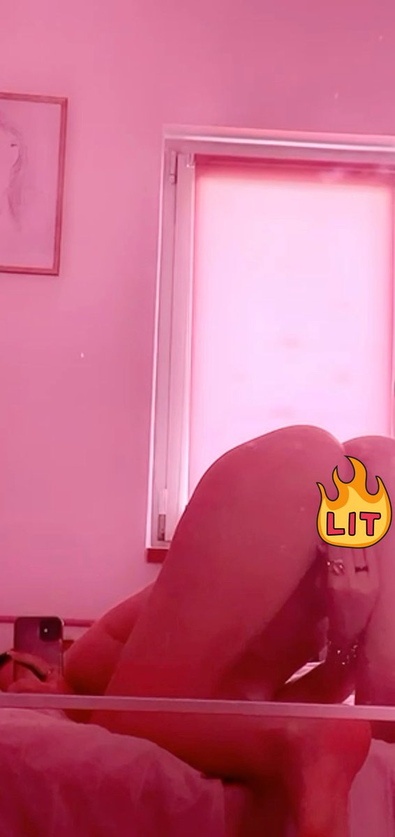 RT + FOLLOW —> et je t’envoie cette vidéo quand je me caresse ( je suis trop excitée.. 😽 )