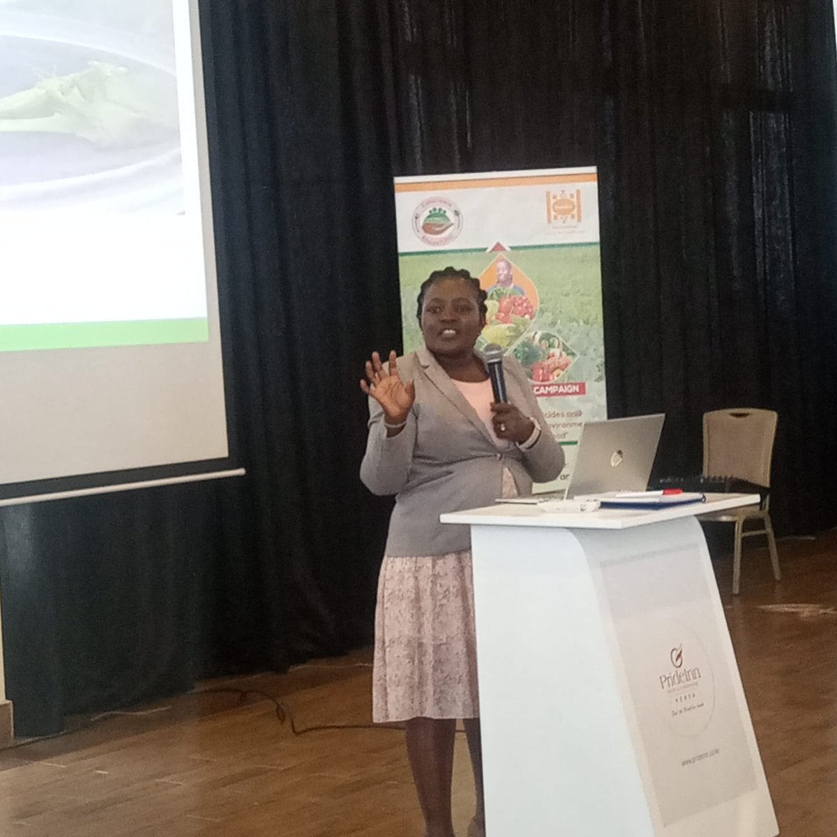 PelumKenya's tweet image. PELUM Kenya Country Coordinator, Rosinah Mbenya presenting during the CONSCIENCE ALIMEN TERRE CAMPAIGN at Pride Inn Azure in Nairobi- Kenya.
 
➡️The campaign aims to promote a healthy sustainable and sufficient diet.