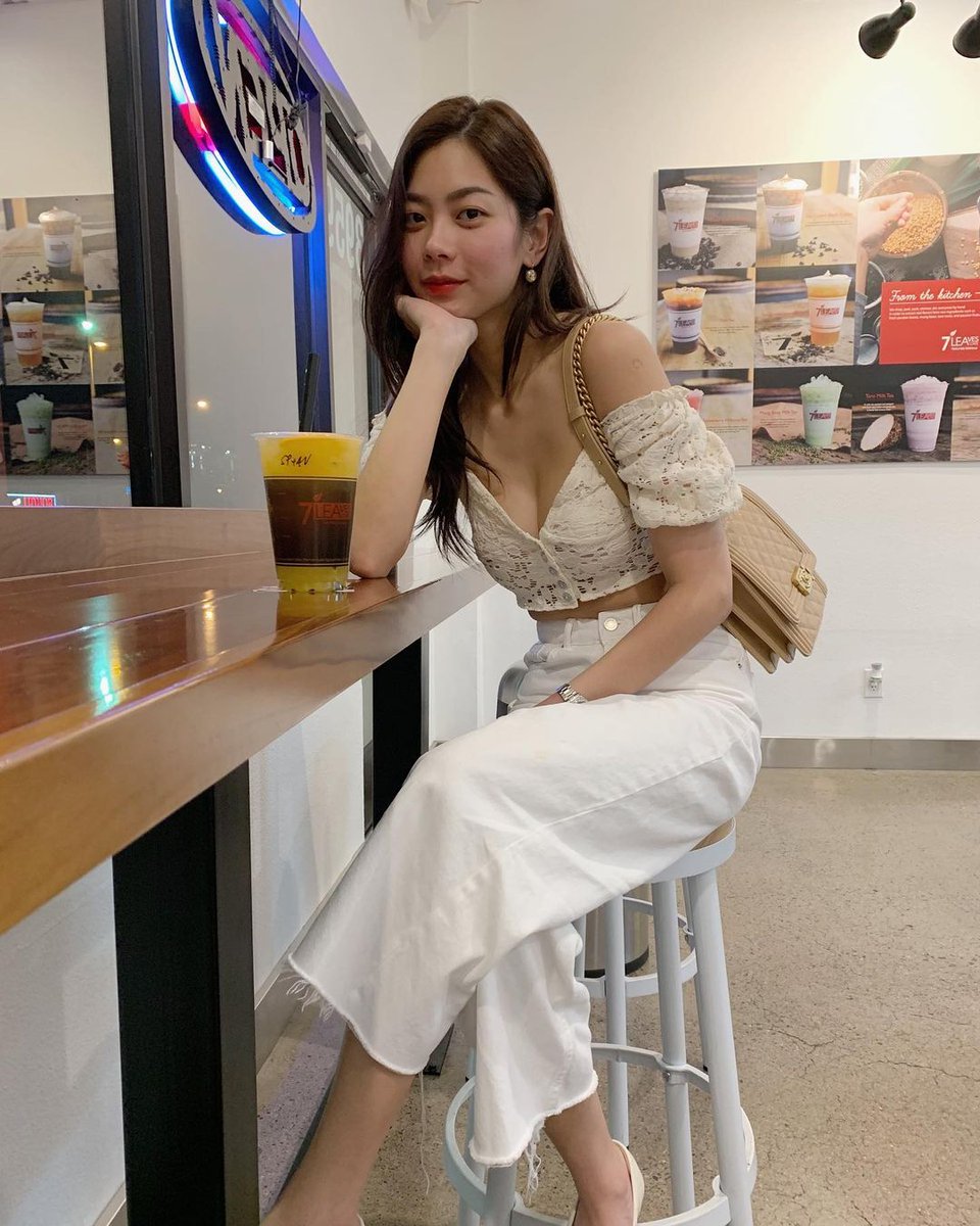 Kurena290701's tweet photo. Be happy for this moment. This moment is your life. https://t.co/e56zmx1Pf1