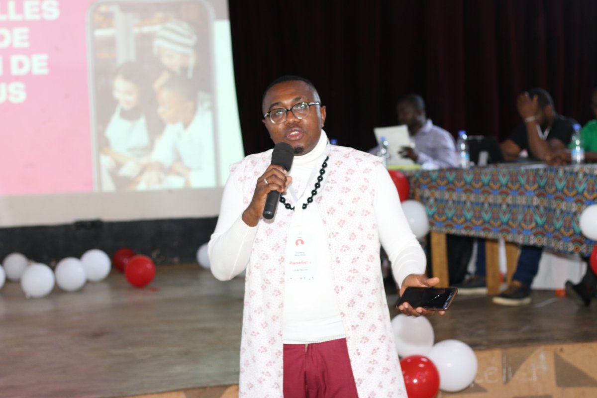 BloggersCM's tweet image. &quot;Le contenu est l’élément qui fait rehausser l’image, la réputation d’une personne,une entreprise et une marque&quot; #JOELBONIN atelier sur les nouvelles formes de creation de contenus. @mondoblog @LionelAbiwe