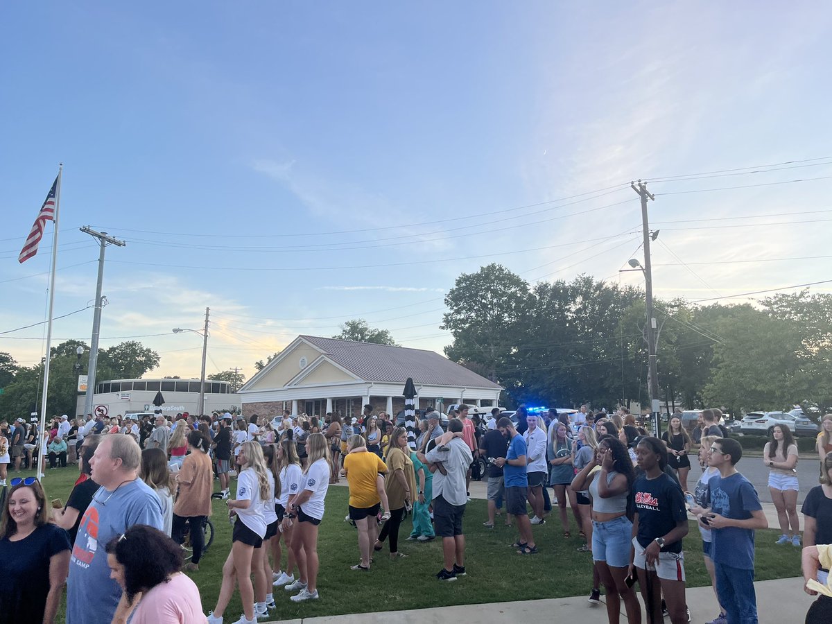 NEMCCBasketball's tweet photo. 🔥🔥“Meet the TIGERS” 🔥🔥
was a great time last night.  Excited about watching the @NEMCCTigers football team get the sports season started at NE🐯. Going to be a great athletic year for all @nemccsoftball @NEMCCWBK @NEMCCBASEBALL @NortheastAT @NEMCCgolf https://t.co/teiDscRTN8
