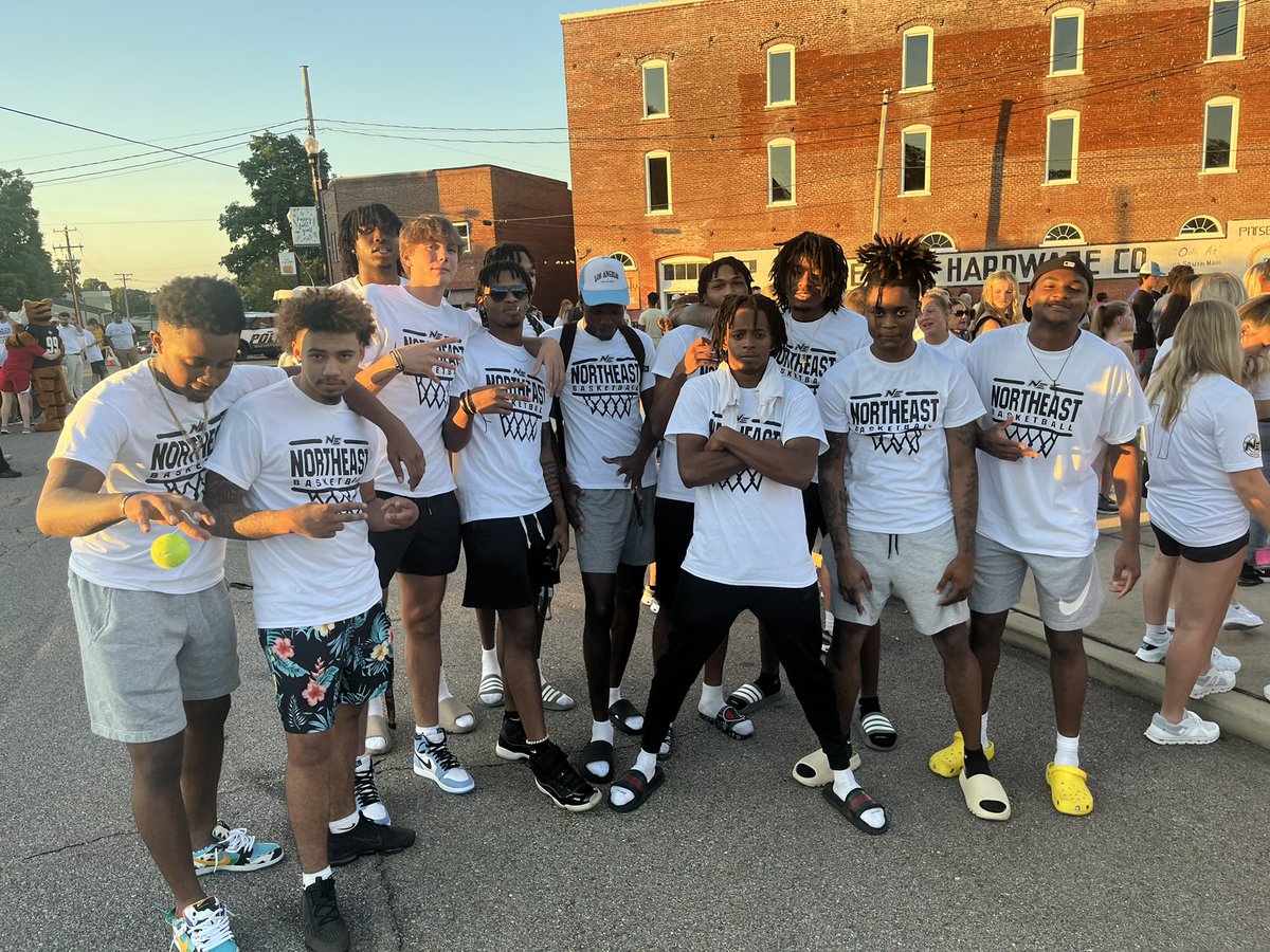 NEMCCBasketball's tweet photo. 🔥🔥“Meet the TIGERS” 🔥🔥
was a great time last night.  Excited about watching the @NEMCCTigers football team get the sports season started at NE🐯. Going to be a great athletic year for all @nemccsoftball @NEMCCWBK @NEMCCBASEBALL @NortheastAT @NEMCCgolf https://t.co/teiDscRTN8