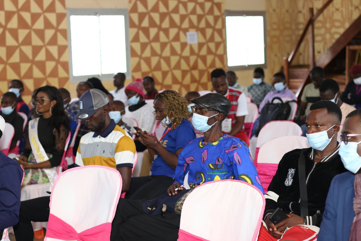 BloggersCM's tweet image. &quot;Le contenu est l’élément qui fait rehausser l’image, la réputation d’une personne,une entreprise et une marque&quot; #JOELBONIN atelier sur les nouvelles formes de creation de contenus. @mondoblog @LionelAbiwe