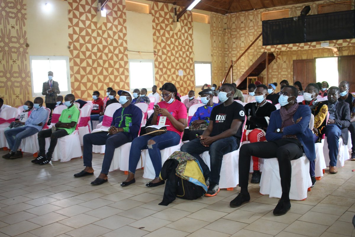 BloggersCM's tweet image. &quot;Le contenu est l’élément qui fait rehausser l’image, la réputation d’une personne,une entreprise et une marque&quot; #JOELBONIN atelier sur les nouvelles formes de creation de contenus. @mondoblog @LionelAbiwe