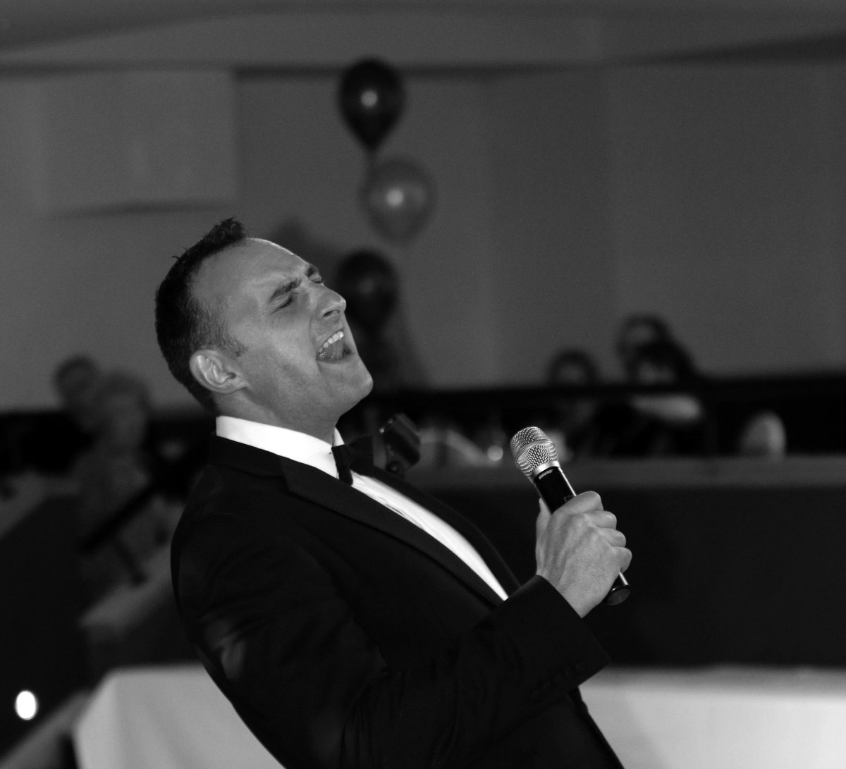 TerryDashMusic's tweet photo. @mattfordsinger 'Sing Sing Swing' show presents Matt at his best, an engaging personality, singing some of the best songs around.
Book now: @TheLights Andover, Thur 13 Oct 7.30pm.
For tickets: 01264 368368 - https://t.co/l56HlkLxpy
#LiveMusicIsBack #MattFordSinger #MattFord https://t.co/DTAba9XFnC