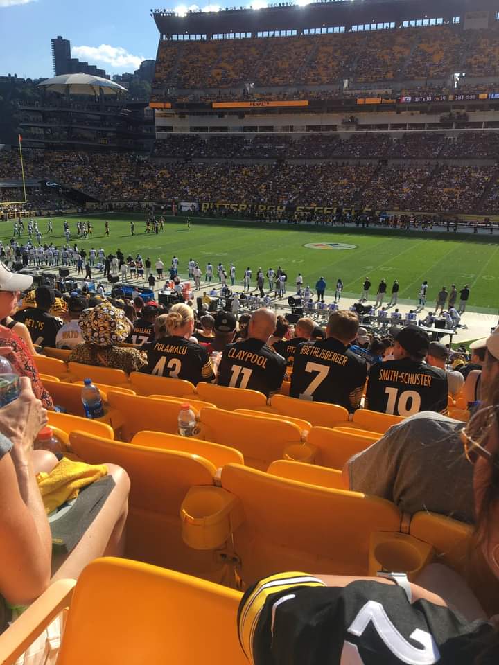 OUTTA_FOCUS's tweet image. I'm not big on preseason games, but I had a 3 day weekend, that included a Monday.  Plus, a friend of mine needed a wingman.  He took a group of his lady friends to their first game.  @NFL #STILLERS