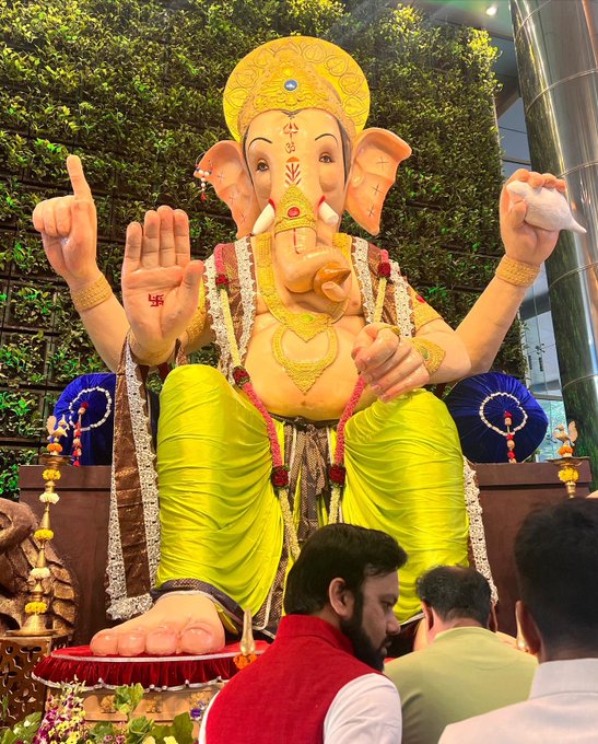 Happy Ganesh Chaturthi to my beautiful Tweethearts ❤️ Sukh Karta, Dukh Harta Bappa 🙏 https://t.co/TH<a href="/tag/internationaldayofyoga"class="tags"><span>#internationaldayofyoga</span></a>