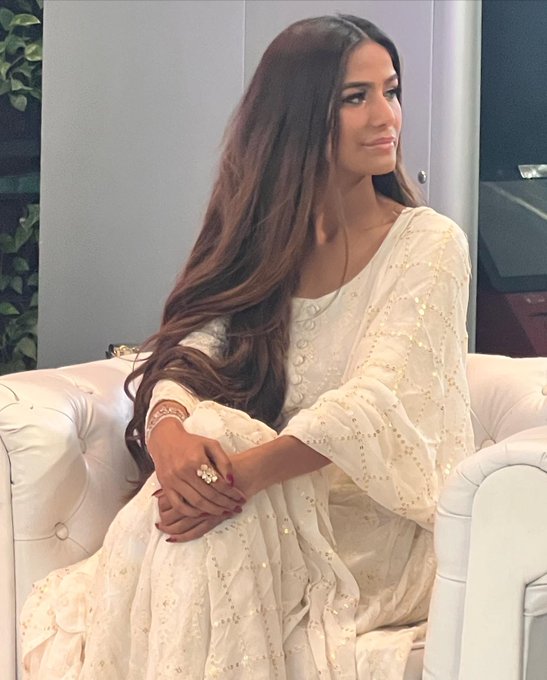 Happy Ganesh Chaturthi to my beautiful Tweethearts ❤️ Sukh Karta, Dukh Harta Bappa 🙏 https://t.co/TH<a href="/tag/internationaldayofyoga"class="tags"><span>#internationaldayofyoga</span></a>