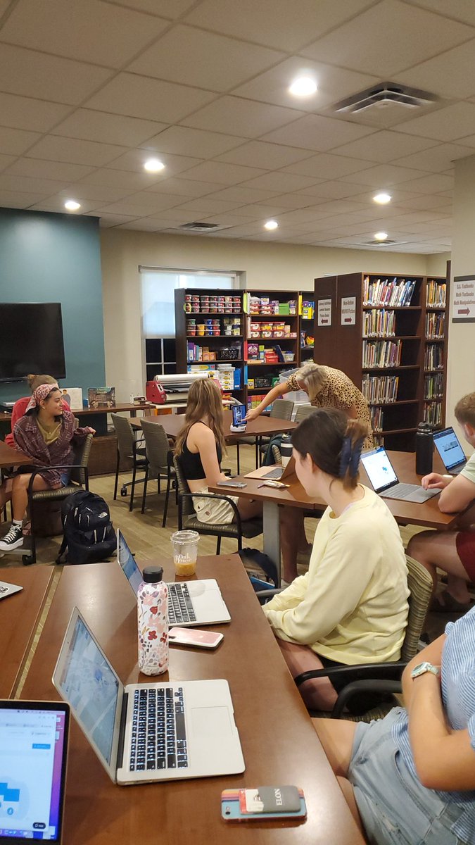 Good morning from <a href="/Elon_Ed/">Dr. Jo Watts Williams School of Education at Elon</a> teacher candidates in the <a href="/CRCElon/">CRC Elon</a> with <a href="/AllisonBryan225/">Allison Bryan</a>  for a Swivl workshop for EDU3040/4040 as we head into field placements!