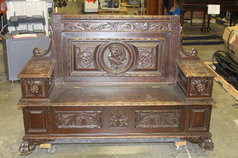 IUSurplus's tweet photo. We have a beautiful wooden sofa up for auction for the next two days. Place your bids now!!
https://t.co/d4VKG7ivR8 https://t.co/bCby5VefAu