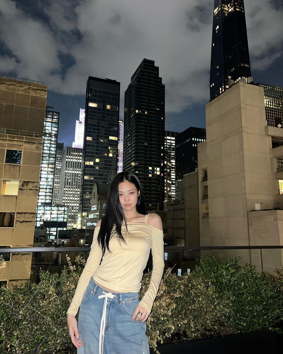 📸 220831 #JENNIE Instagram update instagram.com/p/Ch7J1uSphoo/…