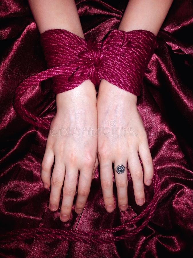 هم يرونها هاكذا 
وانا اراها هاكذا 
خاضعه و للساديه عاشقه
They see sadistic like this 
and I see sadistic as this
submissive and sadistic lover