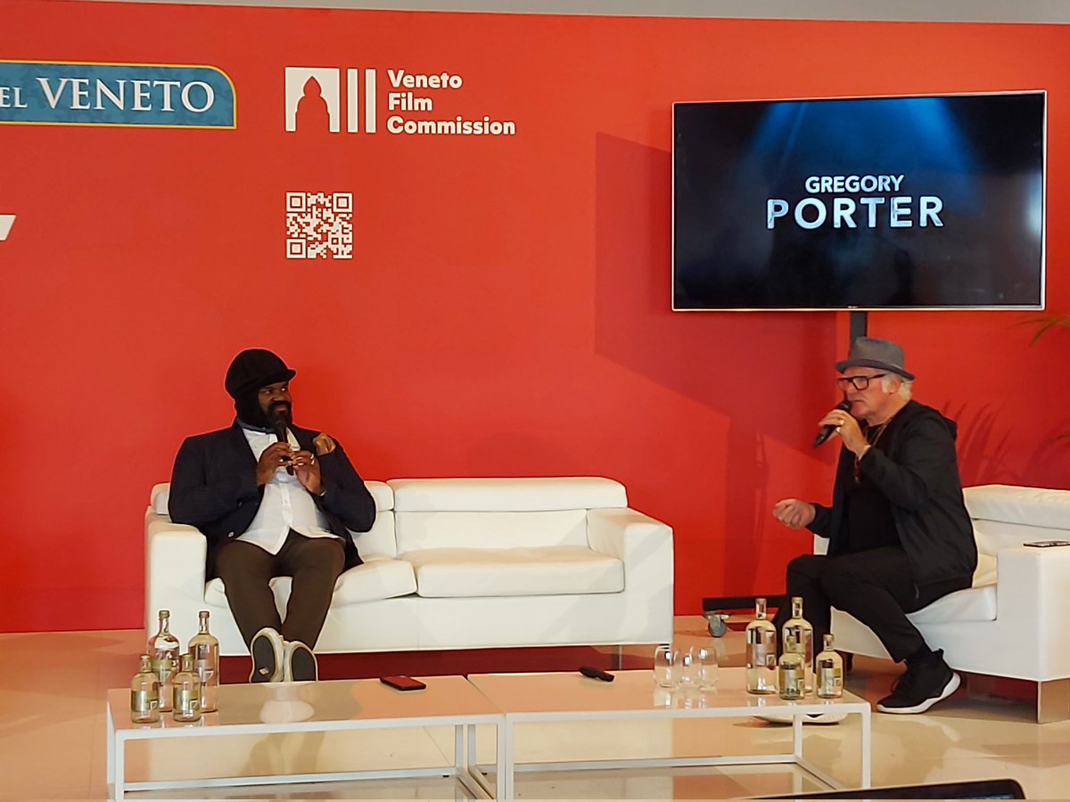GabryAnton's tweet photo. Nick The Nightfly intervista l'ottimo GregoryPorter alla Mostra del Cinema di Venezia. #gregoryporter #nickthenightfly #mostradelcinema #Venezia79 #Venezia https://t.co/3XtcUjWmNg