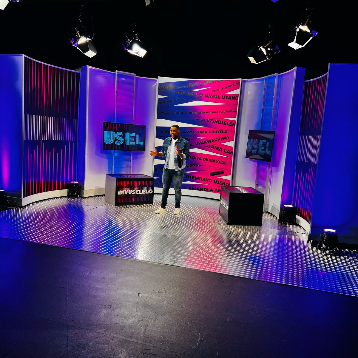 SbuNoah's tweet photo. The blessings of God in my life are tangible. To get to do the things you love and enjoy is one of the best gifts God could ever give me! I’m grateful 🙏🏾🙏🏾🙏🏾
#ImvuseleloShoot #DumisaTV #Channel340 #IkhayaLendumiso https://t.co/YdjlhtVRgD