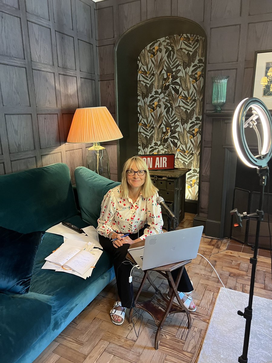 Louise Minchin tweet media