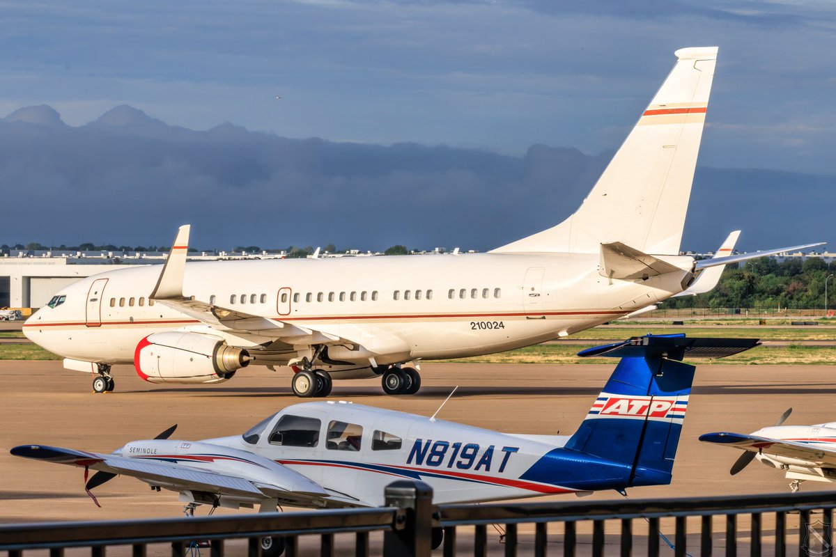 BackyardSpotter's tweet photo. While not the best angle, I finally got a decent closeup of the elusive 21-0024. Definitely a cool catch!
@volgowrath @PaintingSurfer @cvvhrn #210024 #AvGeek #planespotting #aviation #milair #kafw #afw https://t.co/N2zjHUCeRB