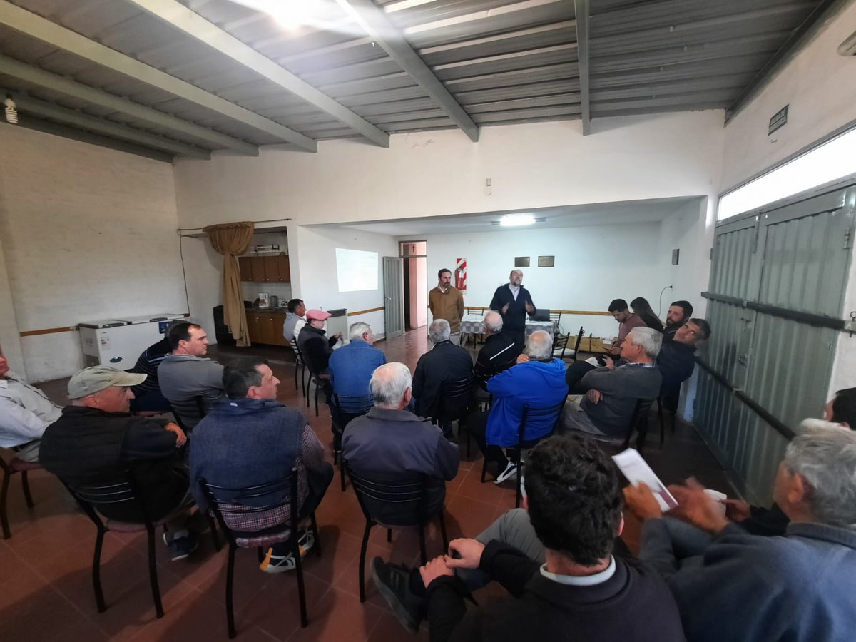 MHinojosaMza's tweet photo. Con productores de la 3ra zona de riego del Río Mendoza estuvimos con el @INVArgentina contando sobre el alcance del programa Proviar II. Aprovechamos este encuentro para estar cerca y conocer las necesidades para seguir trabajando en conjunto.
#Mendoza #Proviar #productores https://t.co/YFBsSS1bFE