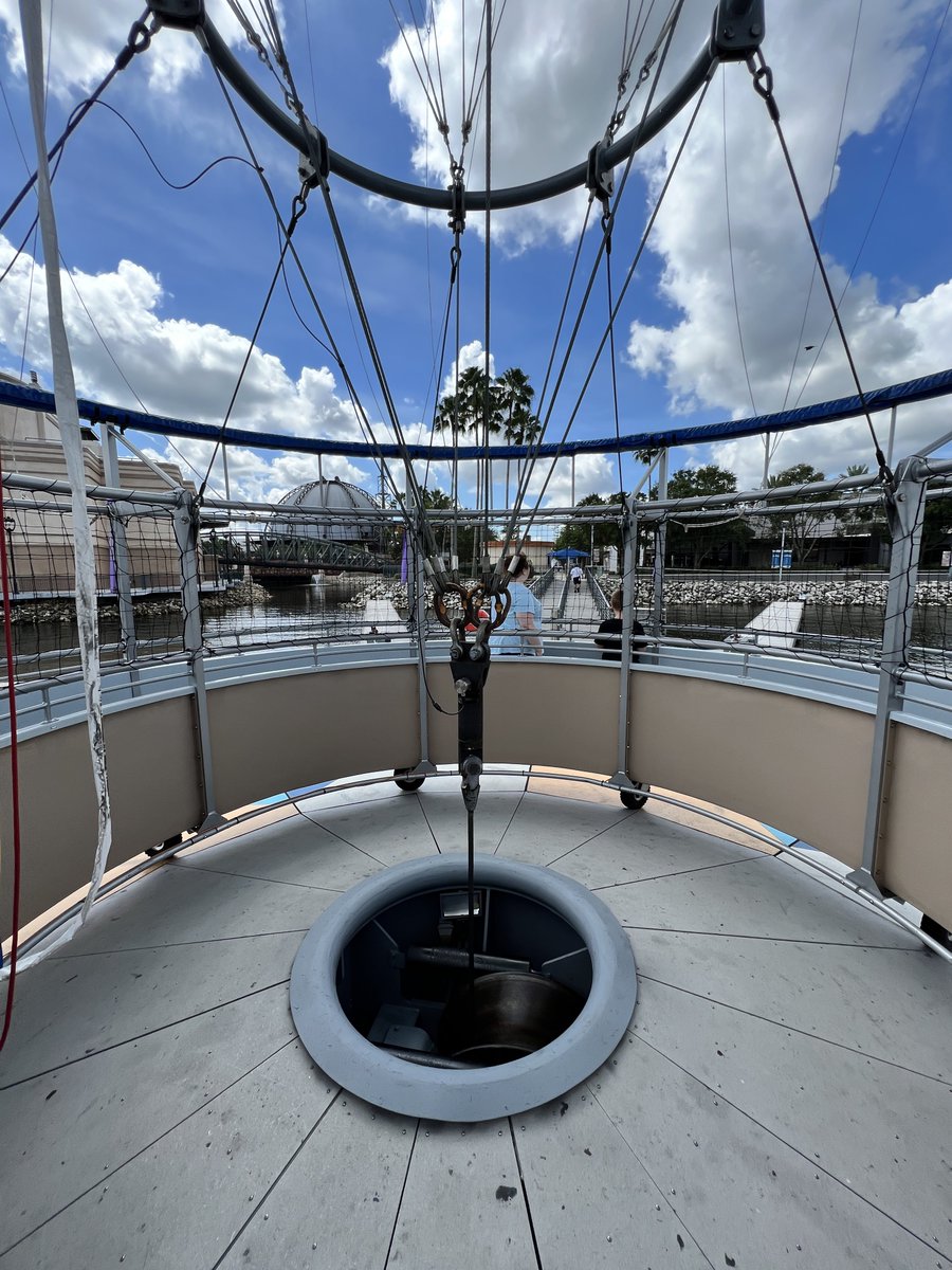 mickeynet028's tweet photo. 気球に乗って上からの景色楽しんできまーす🎈
#MNWDW #WDW #2022Aug https://t.co/aaFFWRhBtl