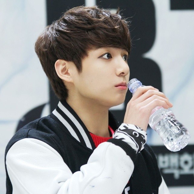 JmfBts's tweet photo. Happy birthday my angel. 😇🎉🎊🎂😚♥️🇦🇿
#Azerbaijanarmy #JUNGKOOKDAY #HappyBirthdayJungkook #HAPPYJKDAY https://t.co/FZFcfpu3Gk