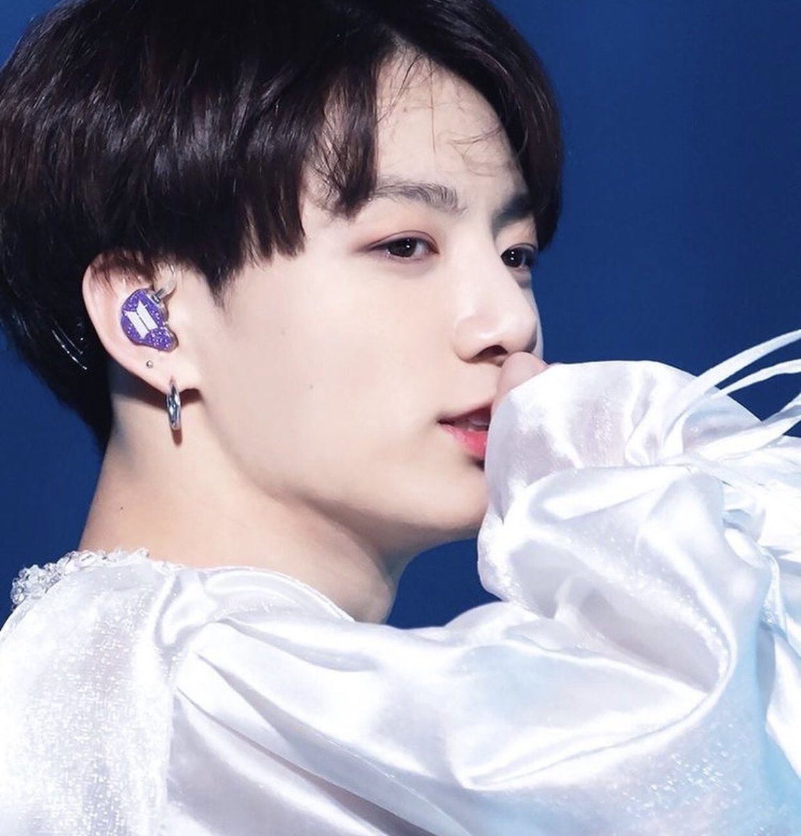 Happy birthday to my lover andmy life. I hope you always simile and succeed in your life. I love you so much, i love you 🙆‍♀️❤️🥂🎂

#JUNGKOOKDAY