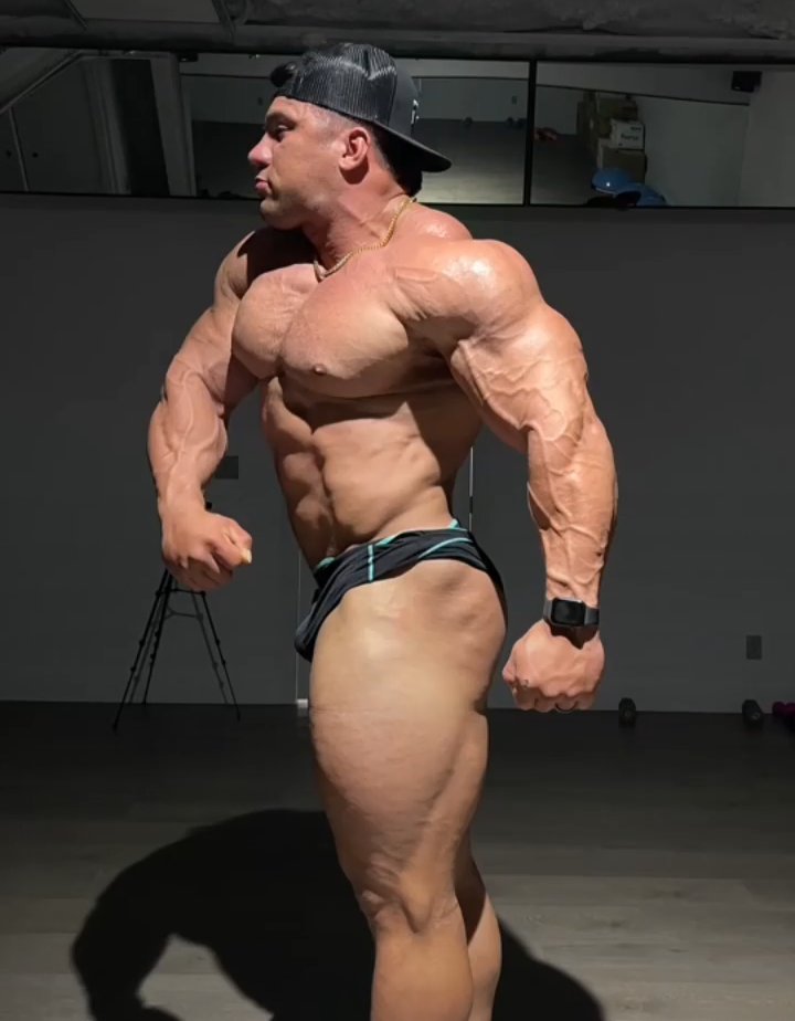 Goon4This's tweet photo. Austin Connelly.
ALPHA MALE STUD. https://t.co/X7XQla3WPO