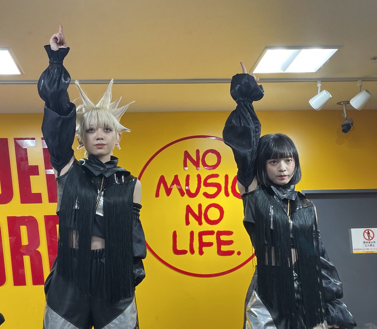 3CAspend's tweet image. hyper cracker リリイベ
ハイライト✩
メジャーデビューおめでとです！🎊
チーチーちゃんに沢山写真撮ってたのバレてて鬼気まずかったので、今後ちゃんと振り覚えて皆さんになじめるように頑張ります🥹
👦🏼ちゃんの歌い方ほんとに好きです
#ASP行かなきゃ後悔しないように 
#ASPメジャーデビュー