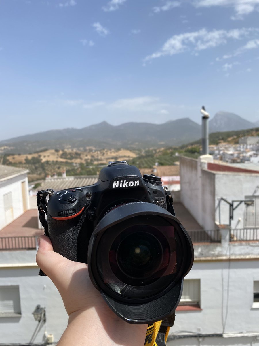 supercheliss's tweet photo. The camera              🤝               The photos https://t.co/Ra63R6IdII