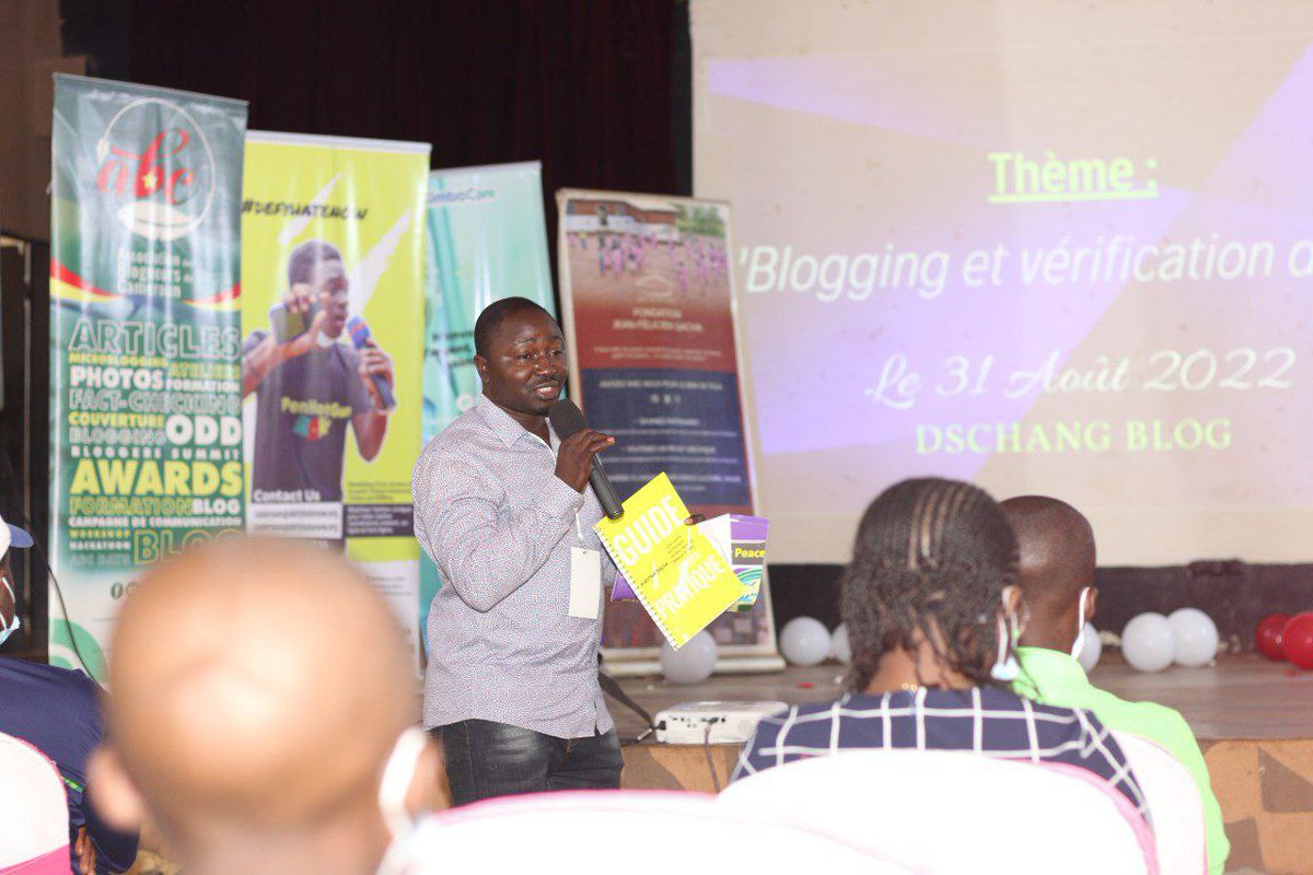 civic_watch's tweet image. Aujourd&apos;hui @civic_watch est à Dschang à l&apos;occasion de la journée internationale du #blogging  sous le thème &quot;Apprends-Moi à bloguer&quot;.

@Dabrain551 et @charly_olivier partagent nos expériences dans la vérification des faits et sa pertinence.
#Factchecking 
#Dschang Blog2022
