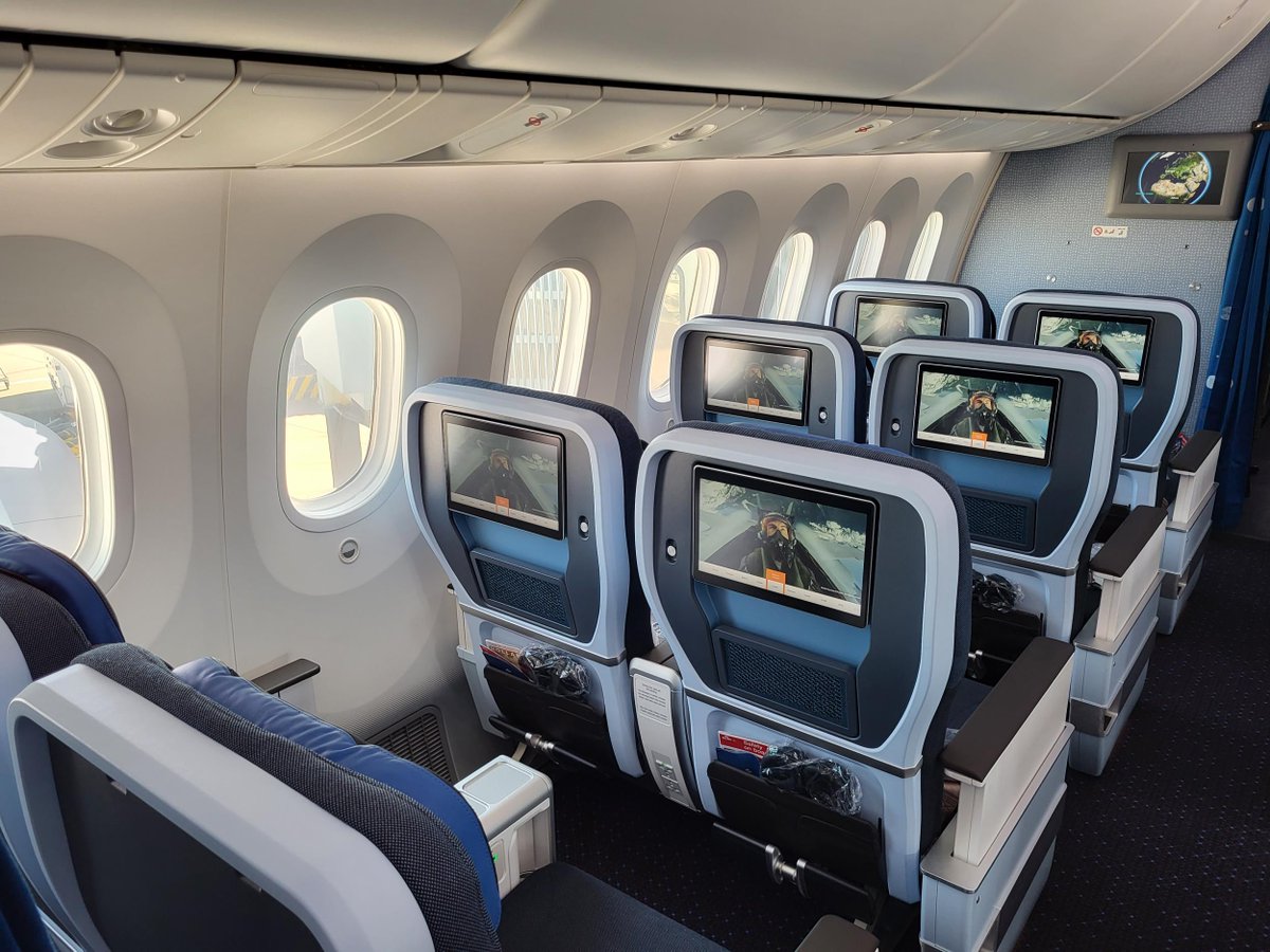luchtvaart's tweet photo. KLM voert eerste officiële vlucht uit met nieuwe Premium Comfort Class https://t.co/TYjG8O7LFK https://t.co/qYtLpQd3se