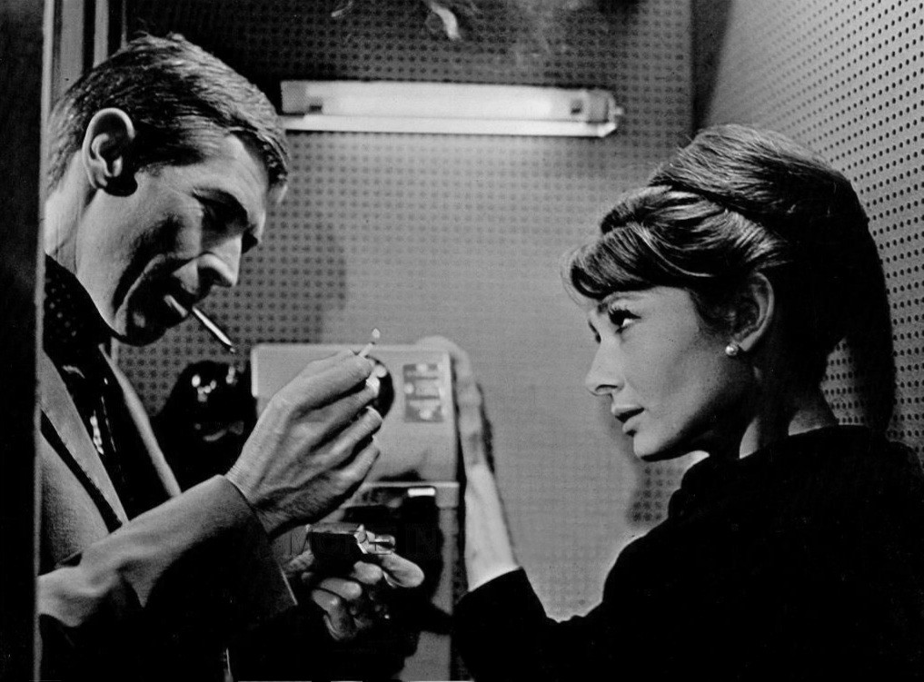 SoAudreyHepburn's tweet photo. Remembering James Coburn who died on this date in 2002⠀
⠀⠀
Audrey Hepburn and James Coburn photographed on the set of Charade, 1963 https://t.co/VNq9zbfft0