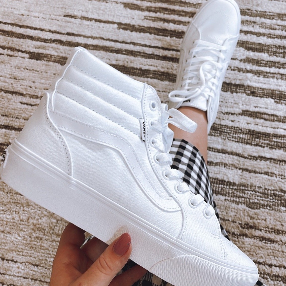 ShopLoopWest's tweet photo. Who else is OBSESSED with the platform high-top trend?? Get them at the @dsw_us store online or at their @ShopLoopWest store. 
   
https://t.co/FVBv5ZOhWT

 #MyDSW #hunterscreek #kissimmeeshopping #sneakers #summershopping #kissimmeefl https://t.co/yJbcxk8a2F