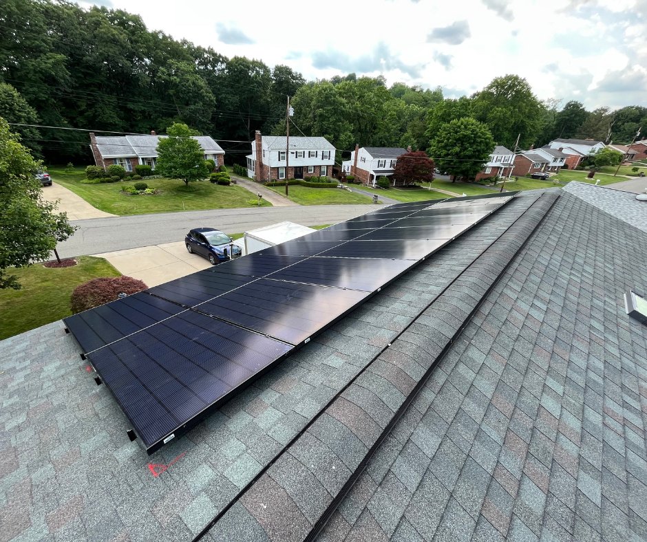 EISSolar's tweet photo. This roof mount project in Moon consists of 18 US-Made Heliene 360W panels. It's expected to generate over 7,800 kWh annually! For more information on going solar, contact EIS Solar today! #EISSolar #MoonTwp #ResidentialSolar #SolarPower #HarvestTheSun https://t.co/6nGPiOYjBR