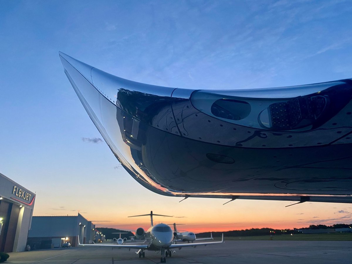 Flexjet's tweet photo. There are wing views and then there are #wingviews. #Challenger350
📸: #Flexjet Dispatcher 🎧 Charles G. https://t.co/zu4NNljk4Y