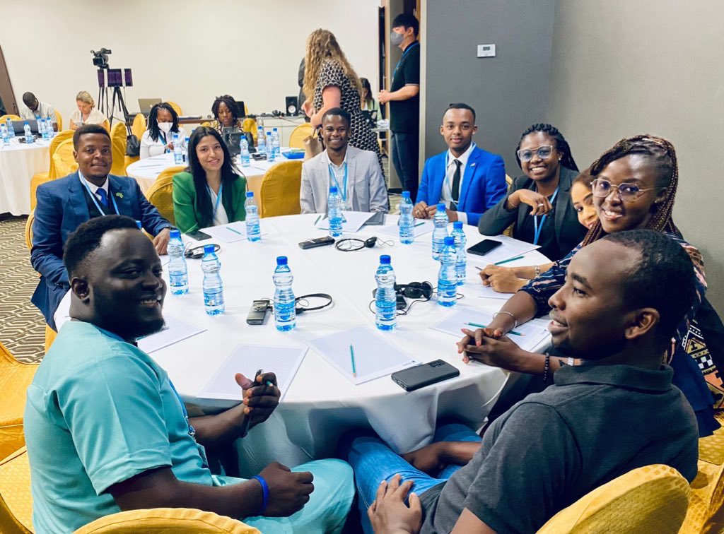 Our #YouthTakeover Team kicked off Day 2 with a pertinent Youth Consultation at #AfricaClimateWeek, where young people demanded more meaningful participation in the negotiation processes. 💪📑

#Youth4Climate #Gabon <a href="/Y4Cofficial/">Youth4Climate</a>
