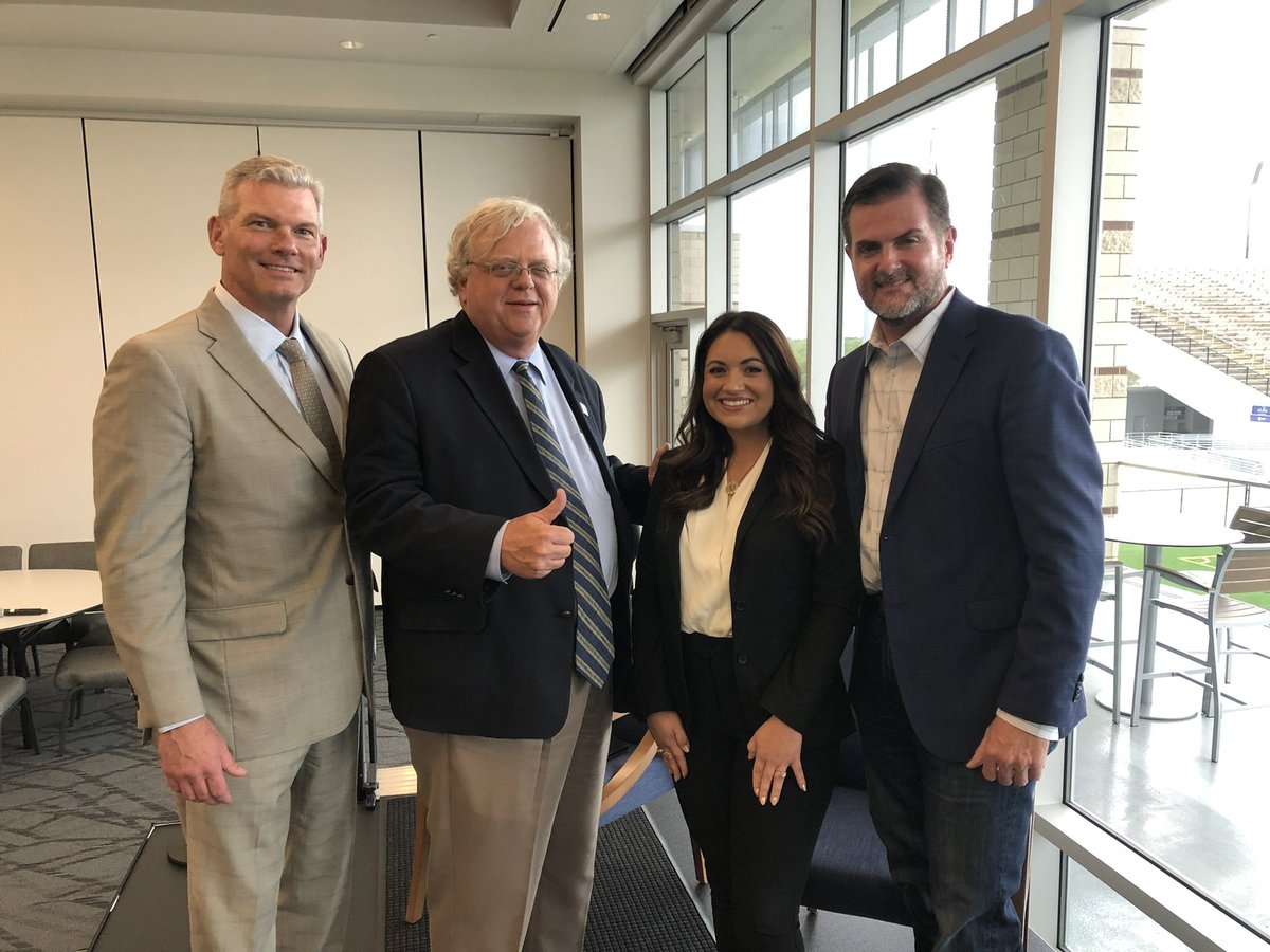 TeamBettencourt's tweet photo. Audience question today @ChamberChatting event w/ @SenCreighton was about the border.“We have a Fed Admin that walked away from the Border Wall &amp; isn't enforcing laws. We'll continue to do the best we can enforcing the laws w/ resources we have from TX Taxpayers." -SPB #txlege https://t.co/BZrnmBi6dY
