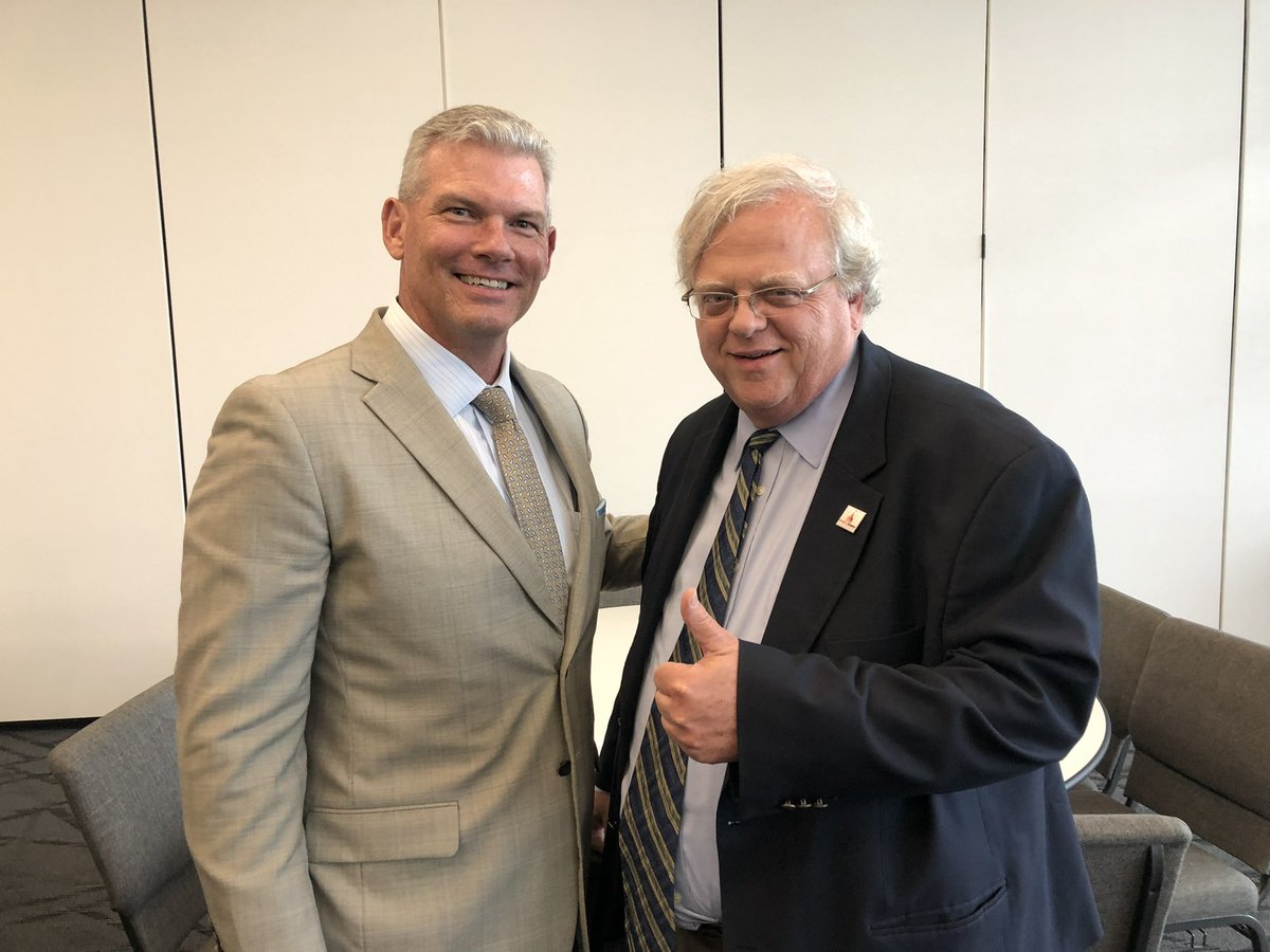 TeamBettencourt's tweet photo. Audience question today @ChamberChatting event w/ @SenCreighton was about the border.“We have a Fed Admin that walked away from the Border Wall &amp; isn't enforcing laws. We'll continue to do the best we can enforcing the laws w/ resources we have from TX Taxpayers." -SPB #txlege https://t.co/BZrnmBi6dY