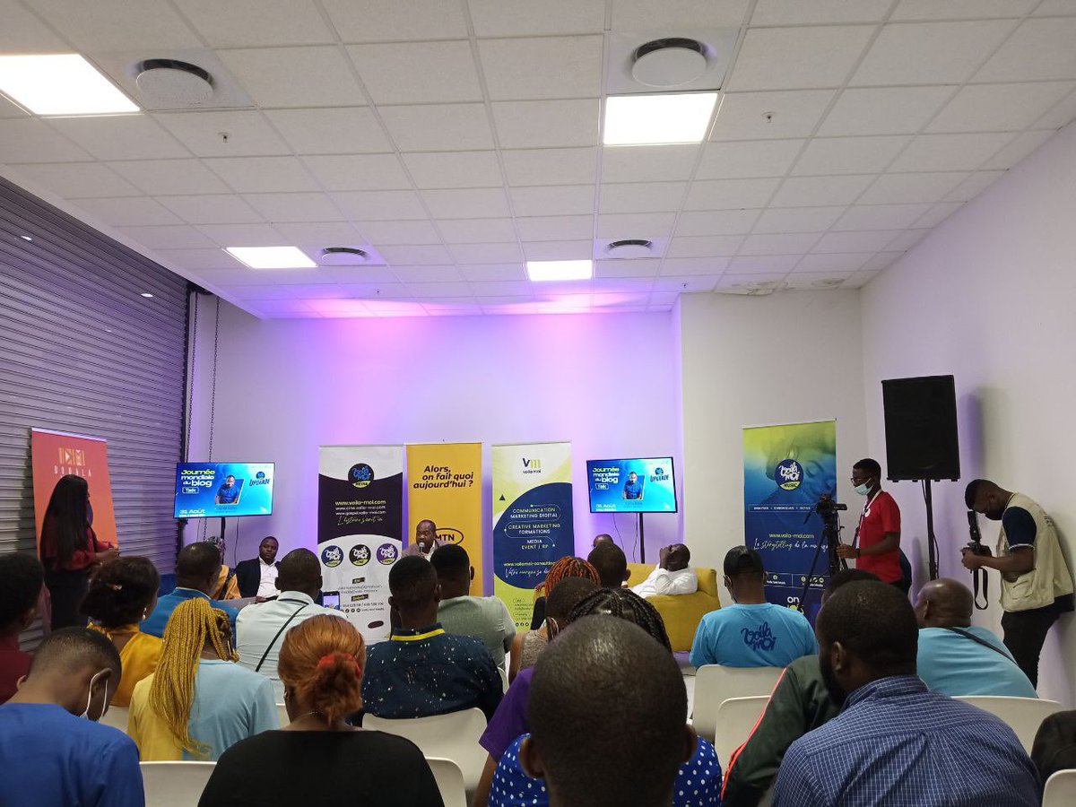 alida_eboo's tweet image. Heureuse de retourner au Douala grand mall, cette fois-ci à l’occasion du talk de Voilà Moi Média @voilamoimedia sponsorisé par @mtnCameroon. 

#BlogDay2022
 #ABCBlogDay
#ABCCARE 
#MTNCAMEROON