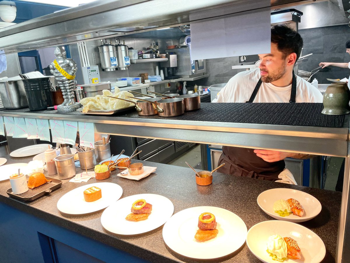 HandFMarlow's tweet photo. Action shot 📸 

Lunch service in full swing 🧑🏻‍🍳@brad_cacela #Kitchen #Chef #CheckOn #Service #Lunch https://t.co/eRZMDsUrah