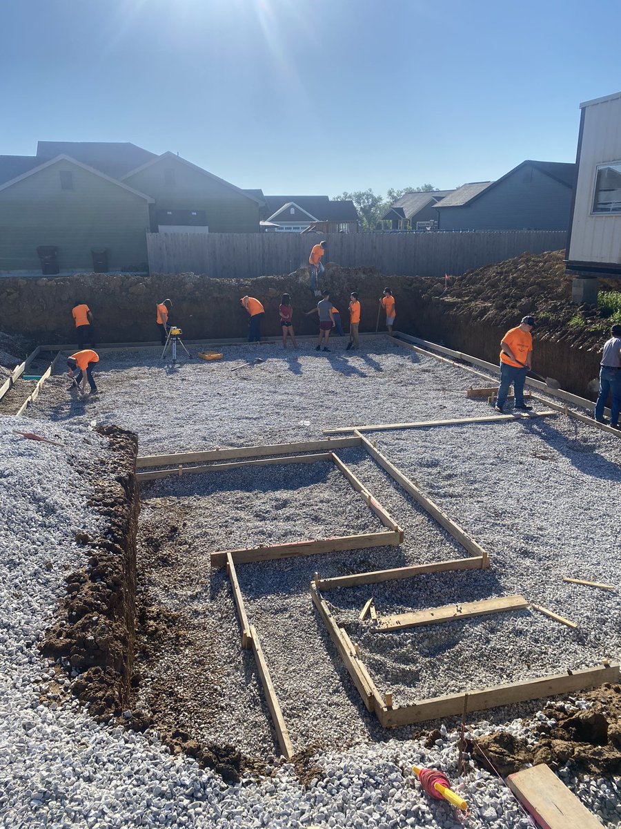 TbhsTech's tweet image. Prepping for the house footing. Concrete at 11:30.