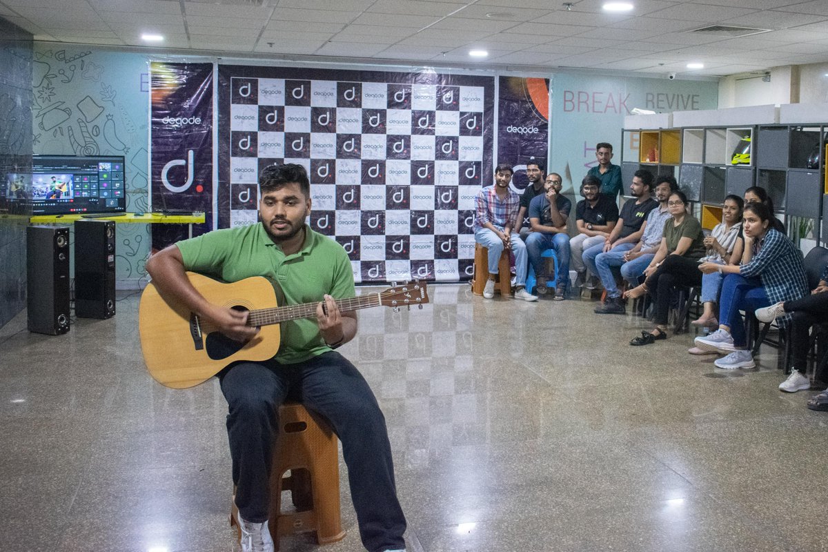 deqodesolutions's tweet image. An evening full of fun!

#DQSpotlight #Letsdecode #deqode #funevent #talentshowcase #fun #teambonding #officefun #funatwork
