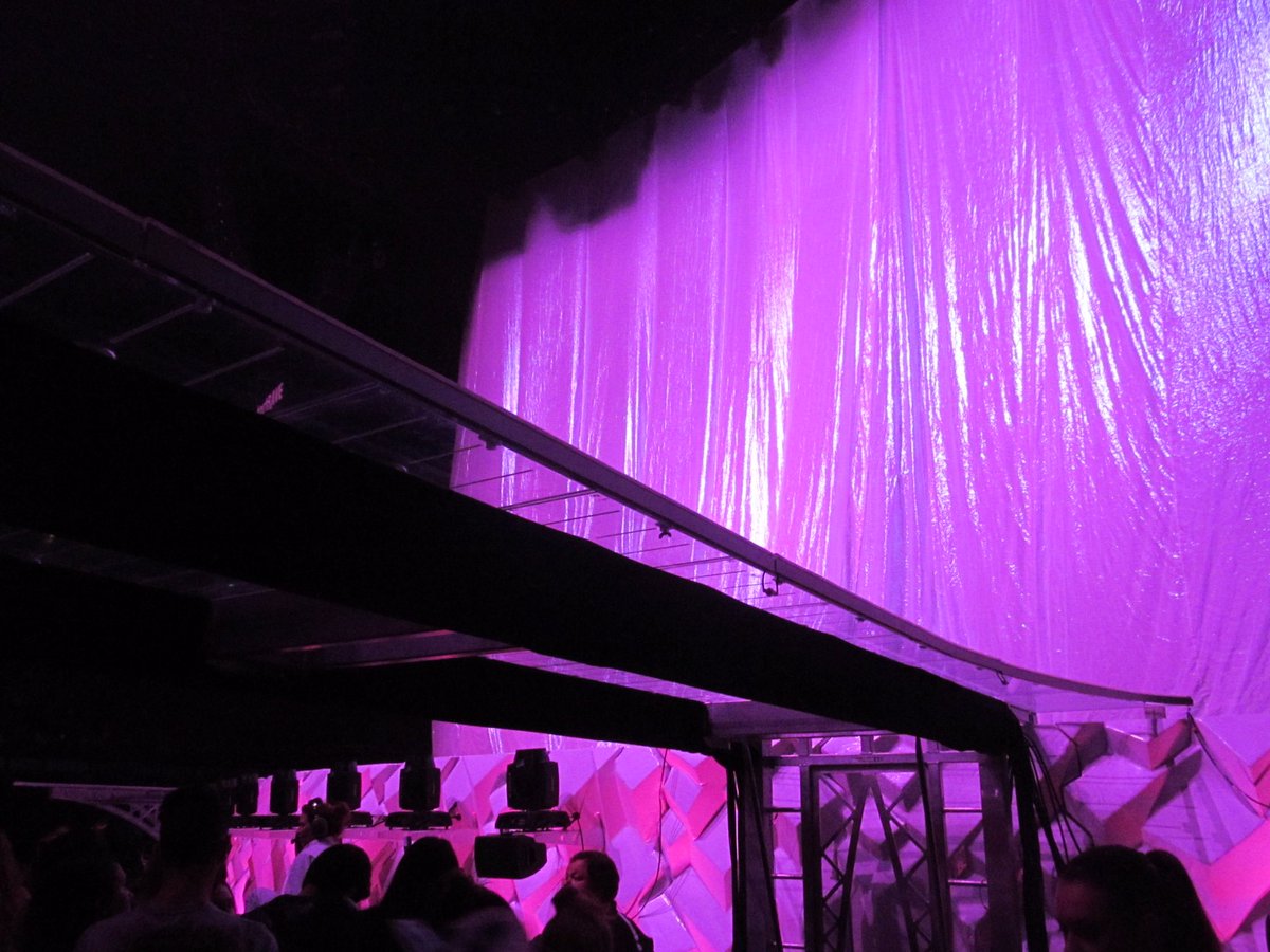 antpats2's tweet photo. Thank god I brought my camera to #artRAVESydney to capture history https://t.co/7nvhVAksQF