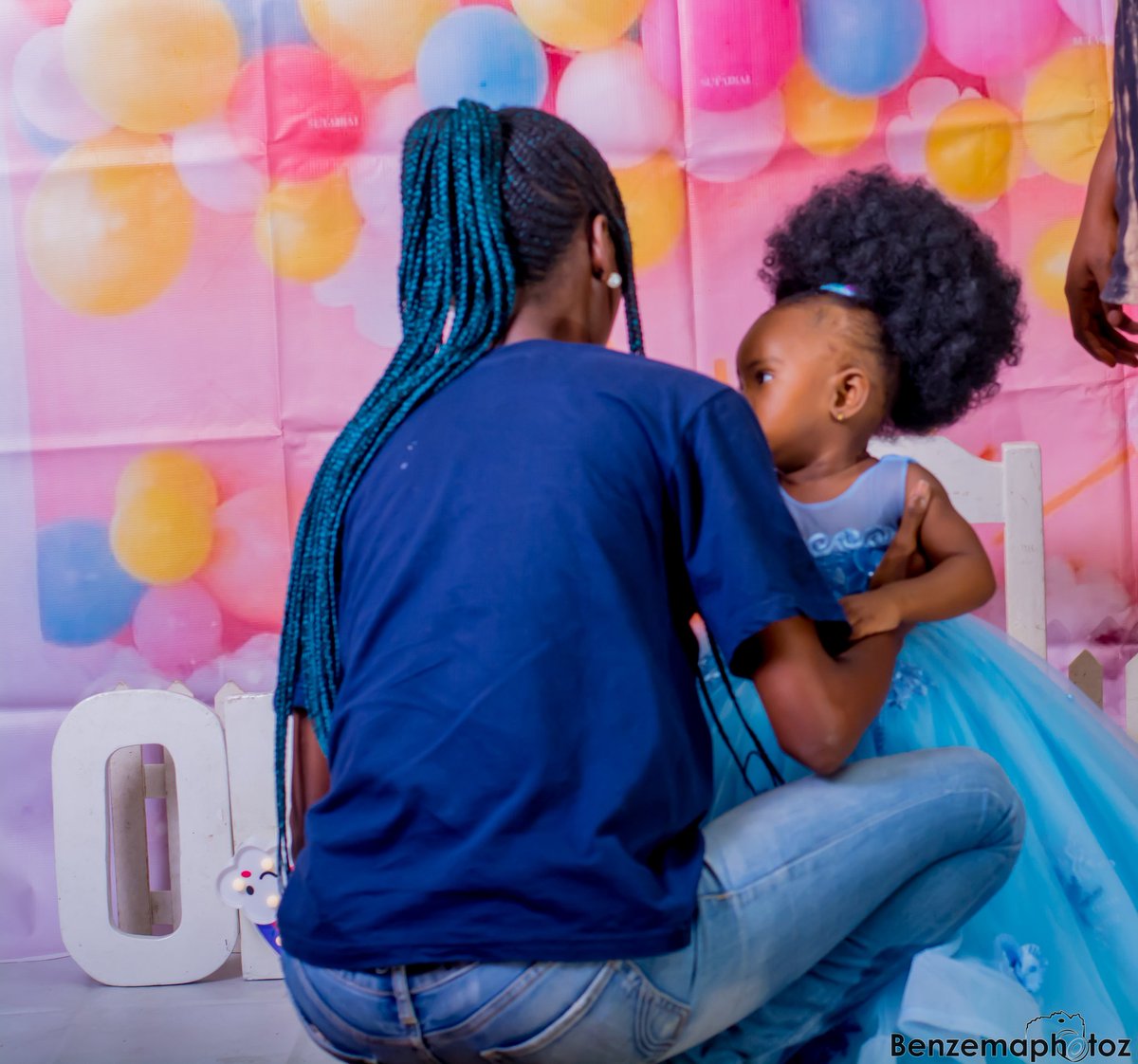 sheunphummie's tweet photo. August dump but let's make it about Zuridew(my fashion brand)❤❤
All dresses by me.
Frame 4- Trying to get our little cutie ready for her photoshoot session.
#workedition https://t.co/zwGI8uNcuu