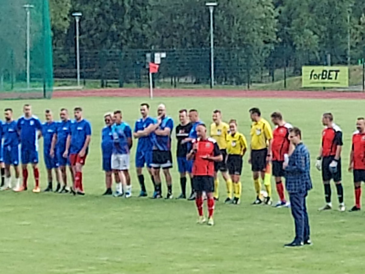 KAS_Olsztyn's tweet photo. Jesteśmy na stadionie w Biskupcu. Za chwilę rozpocznie się mecz⚾️ MUNDUROWI &amp; SAMORZĄDOWCY. Cel: wygrać życie małego chłopca, synka funkcjonariuszy #WMOSG. Kibicujmy wszyscy Jasiowi❗❗ https://t.co/bAA0LABWYO