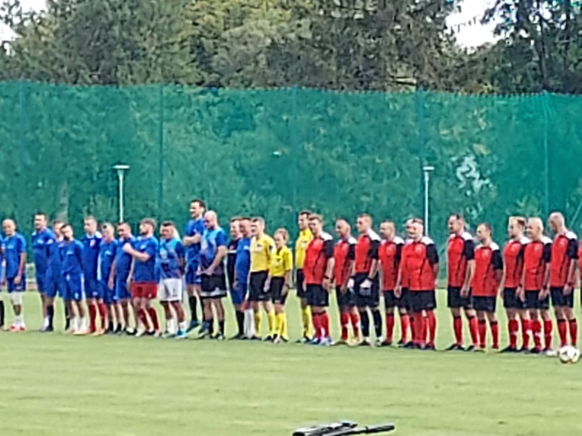 KAS_Olsztyn's tweet photo. Jesteśmy na stadionie w Biskupcu. Za chwilę rozpocznie się mecz⚾️ MUNDUROWI &amp; SAMORZĄDOWCY. Cel: wygrać życie małego chłopca, synka funkcjonariuszy #WMOSG. Kibicujmy wszyscy Jasiowi❗❗ https://t.co/bAA0LABWYO