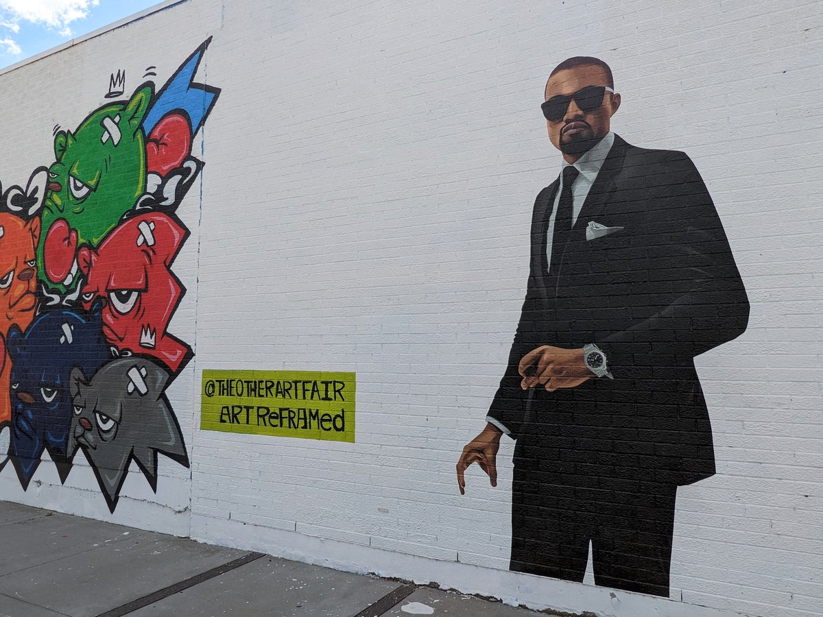 chris_devins_'s tweet photo. Fuck his politics, I'm looking at how clean this #ChrisDevins mural is #yeezy #kanyewest #fultonmarket #mural https://t.co/29RJUV6T19