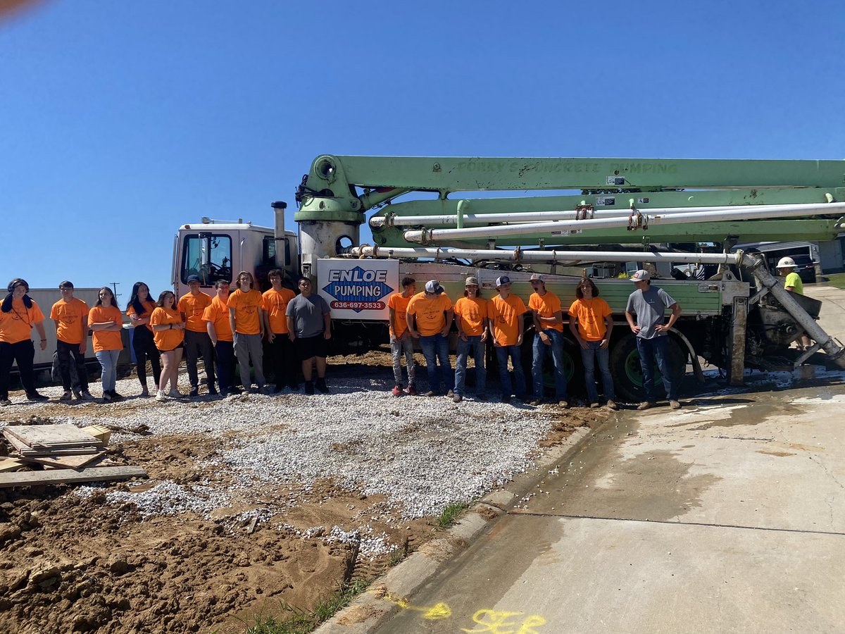 TbhsTech's tweet image. Class had a great time setting and pouring footings yesterday. Enloe and Soms worked really well with the students and took their time to show them what to do.