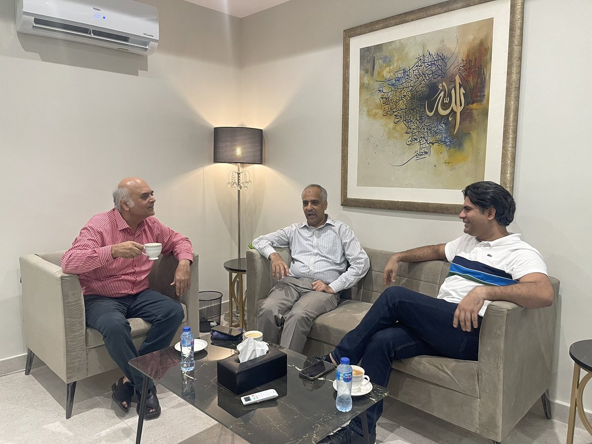 uzairarshad's tweet photo. Had a very heartwarming and thought-provoking chat with Mr. Kamal Azeem, former Subeditor at @thenews_intl, covering a range of topics under #business, #technology, #culture and #society. His experience, warmth, wit and candidness never fail to inspire. https://t.co/6qXPCm2kKw